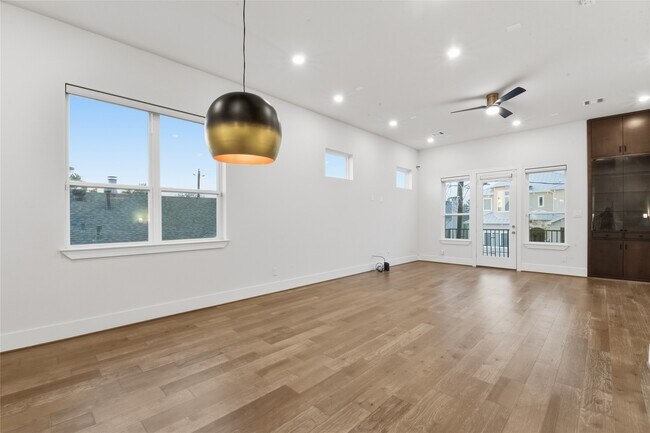 Building Photo - 1236 W 21st St