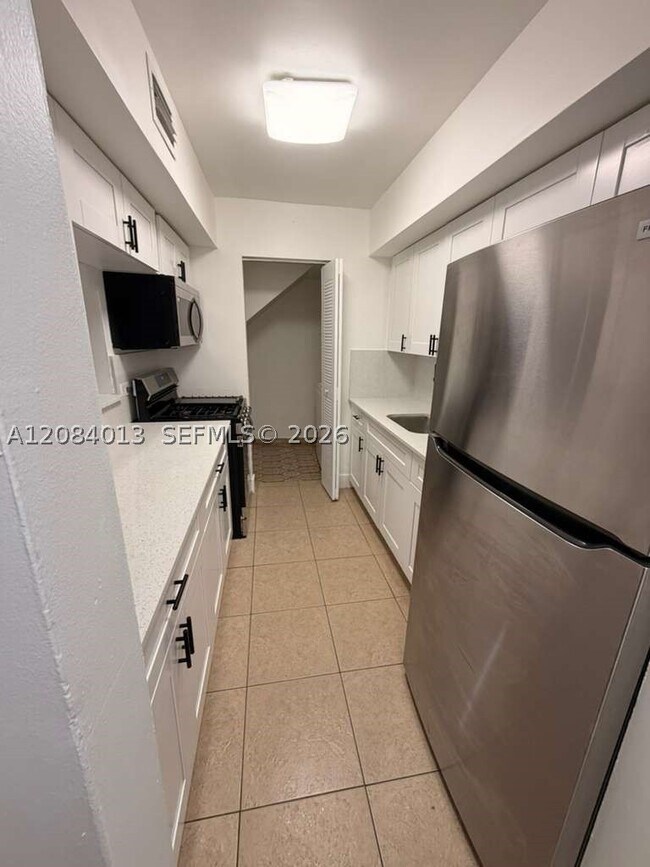 Building Photo - 1255 W 53rd St
