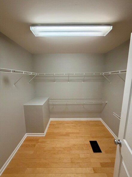 Building Photo - 607 Raphael Place