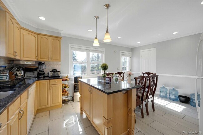 Building Photo - 570 N Barry Ave