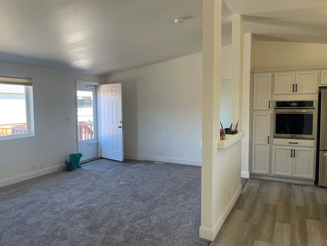 Building Photo - Beautifully updated Mobile Home in Carson City