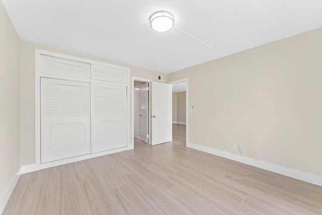 Building Photo - 478 Tequesta Dr