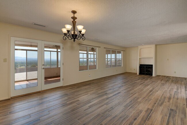 Building Photo - Amazing 4 Bedroom with Views SE Rio Rancho!