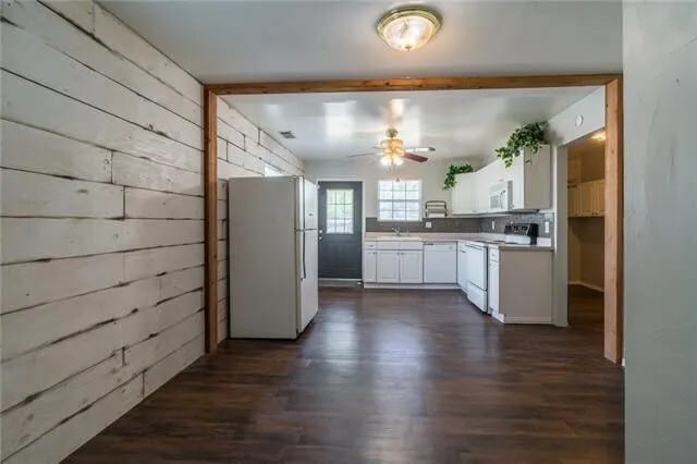 Building Photo - 301 W Austin Ave