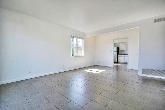 Building Photo - 6694 Del Playa Dr