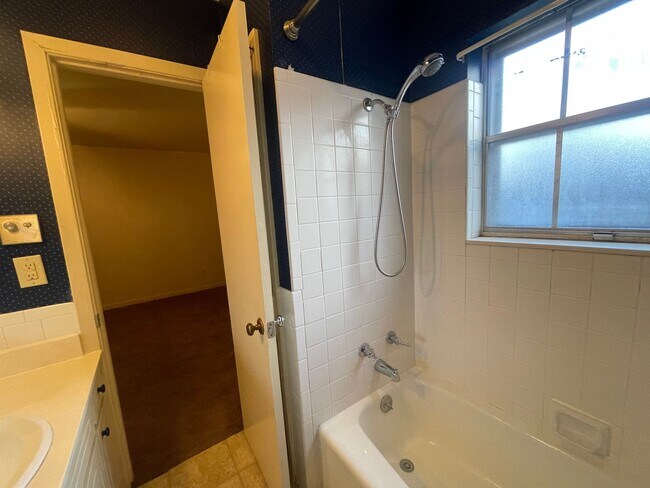 Building Photo - Move-In Ready and Waiting For You!