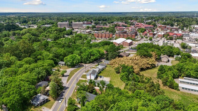 Building Photo - 422 Longwood Ave