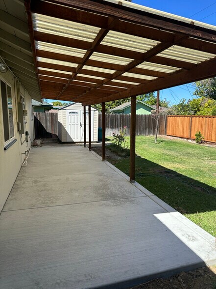 Building Photo - 2826 Varden Ave