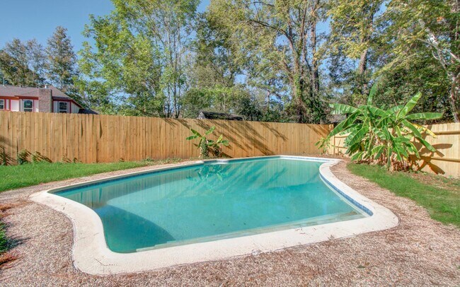 Building Photo - 591 River Plantation Dr