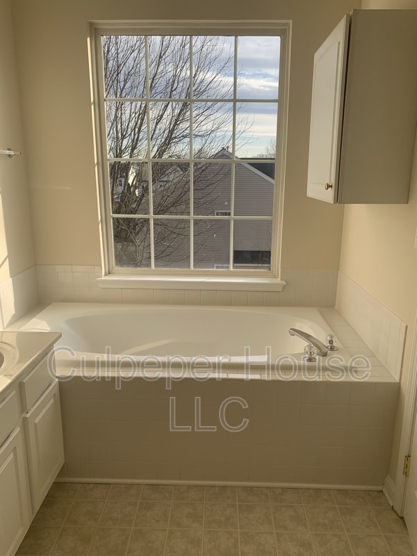 Building Photo - 43771 Maison Blanc Square