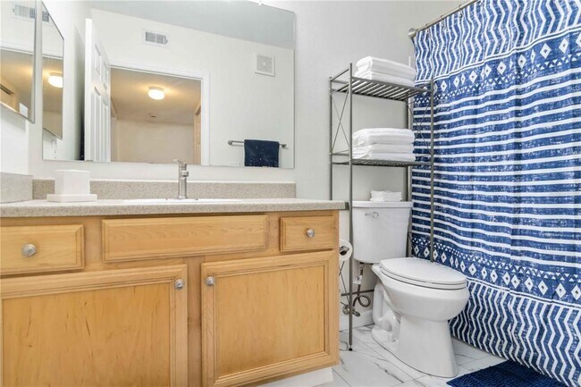 Building Photo - 1050 Villagio Cir