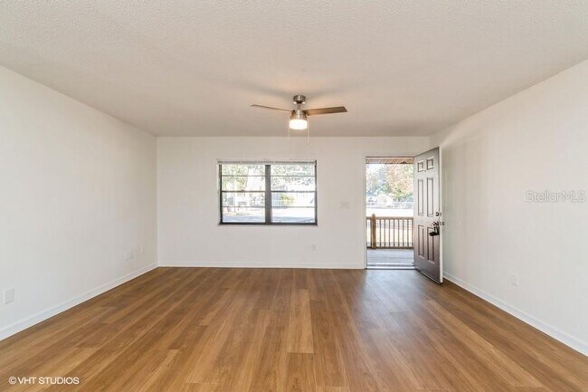 Building Photo - 2522 NW 4th Terrace