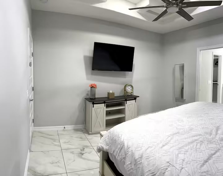 Building Photo - 3402 Las Vistas Ln