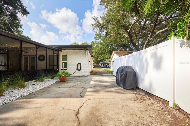 Building Photo - 580 73rd Ave N