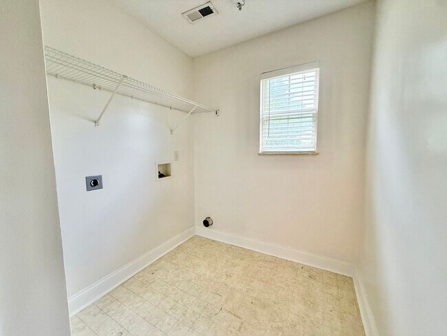 Building Photo - 112 Barts Trl