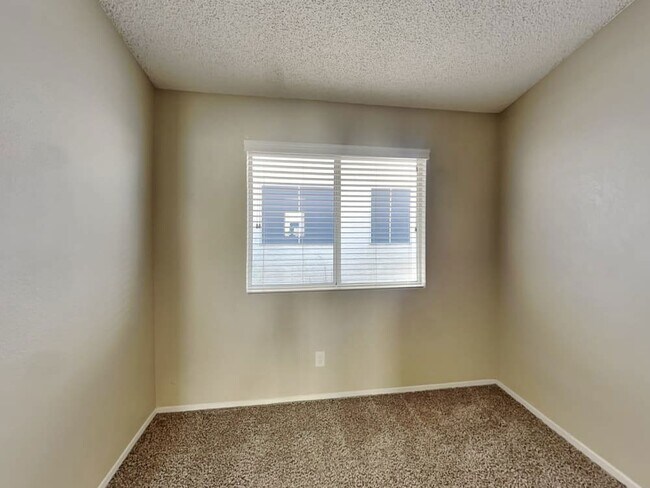 Building Photo - SINGLE FAMILY HOME
