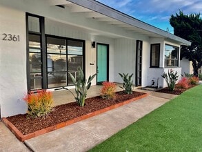 Building Photo - Mid-Century Modern Bay Park Home