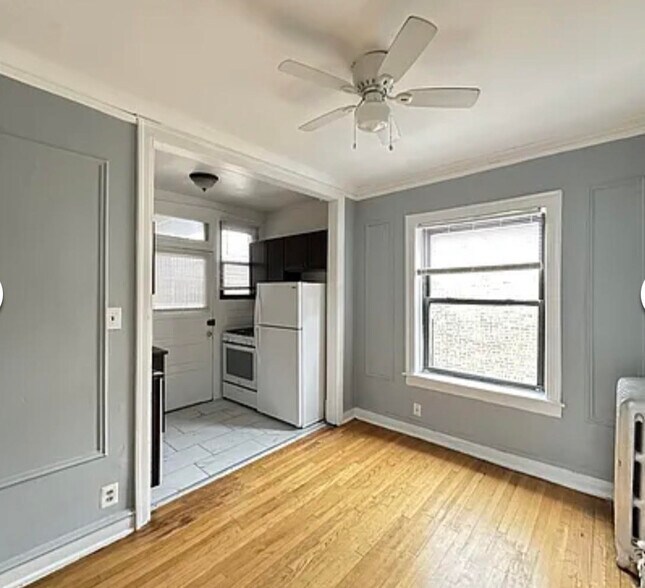Building Photo - 1323 W Estes Ave