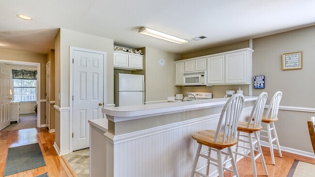 Building Photo - 549 Blue Stem Dr