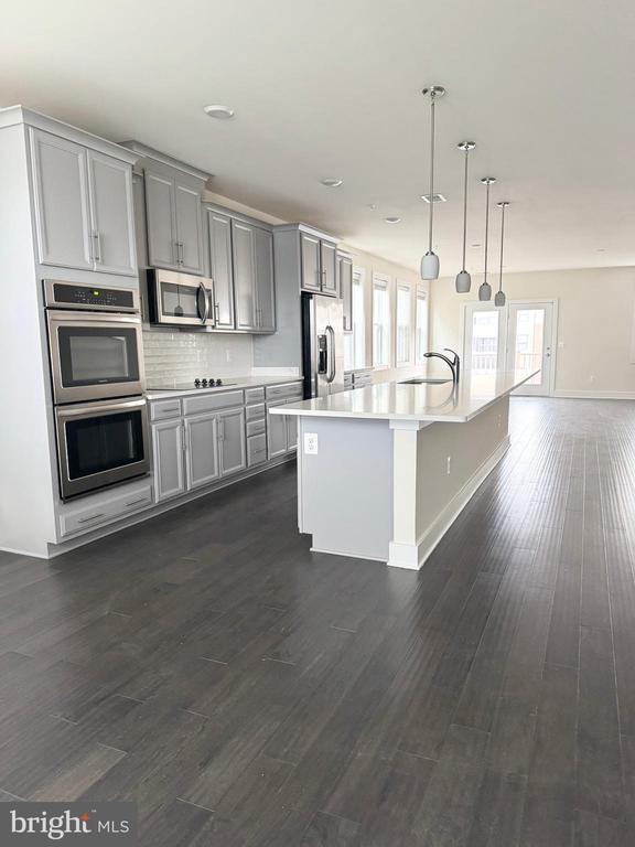 Building Photo - 44858 Tiverton Sq