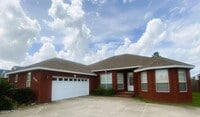 Building Photo - 3402 Hillcrest Dr
