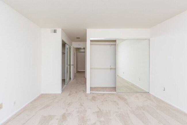 Building Photo - 4821 Bella Pacific Row