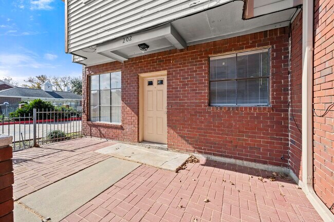 Building Photo - 1103 Dulles Ave