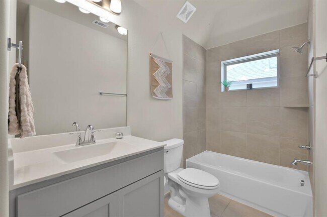 Building Photo - 10640 Red Tail Pl