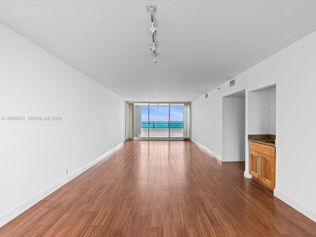 Building Photo - 1541 Brickell Ave