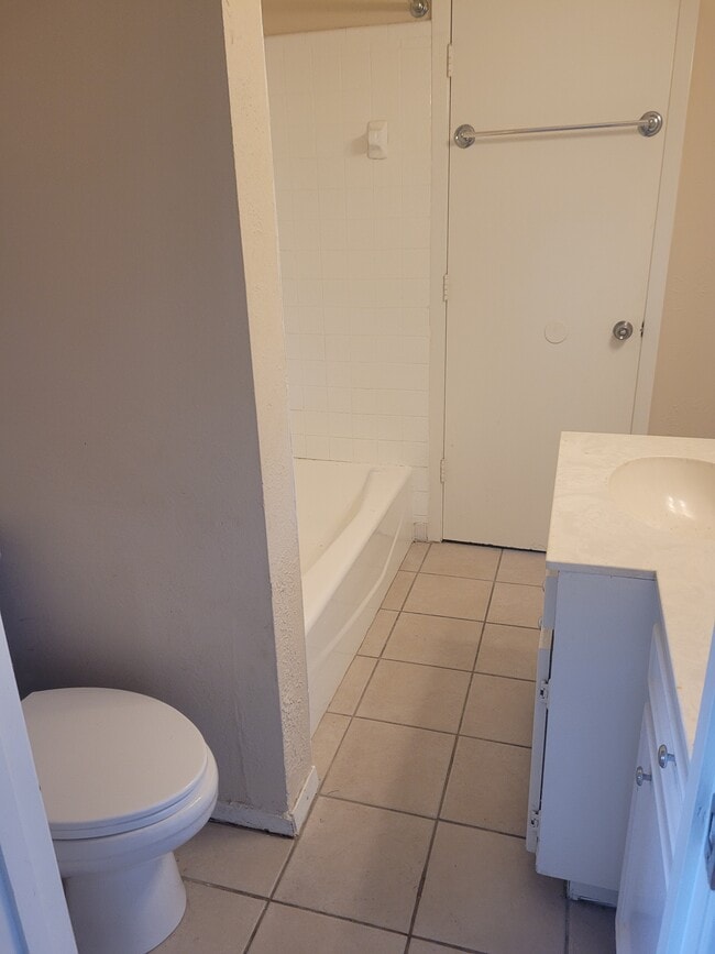 Building Photo - 316 Towne House Ln