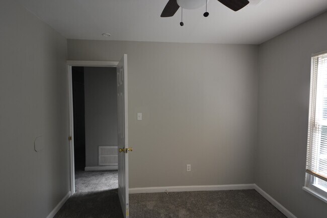 Building Photo - 10032 Regency Ct