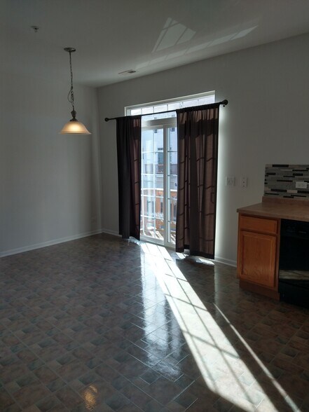 Building Photo - 2291 Beresford Dr