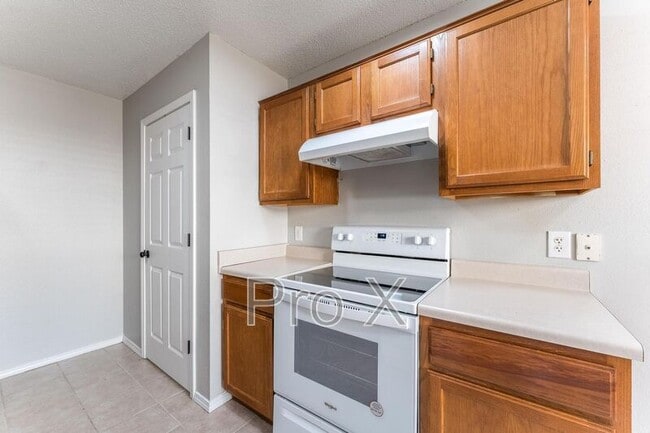 Building Photo - 3503 SW Victoria Pl