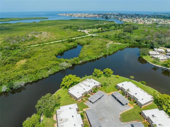 Building Photo - 4112 Hampton Dr