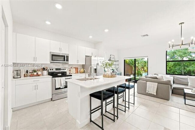 Building Photo - 25540 SW 108th Ave