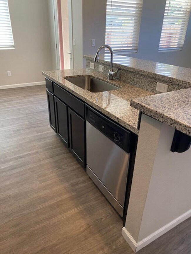 Building Photo - 2150 Santona Cir