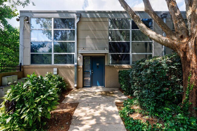 Primary Photo - 400 Village Pkwy