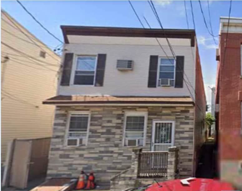 Building Photo - 214 William St