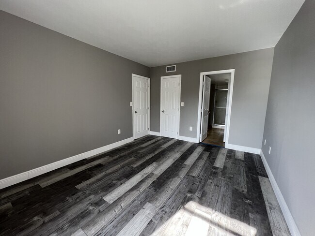 Building Photo - 4158 Inverrary Dr