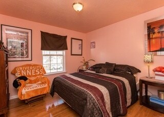 Building Photo - 220 Woodmaker Ct