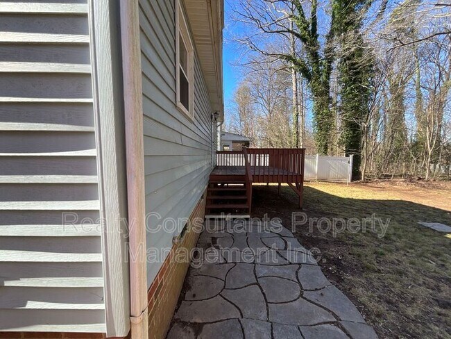 Building Photo - 123 Arcaro Dr