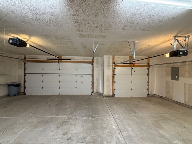 Building Photo - 4 Bedroom Single Story Custom Home Available In Rio Rancho Near Unser Blvd SE & Westside Blvd SE!