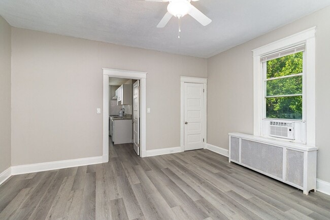 Building Photo - Gorgeous 2 Bedroom 1 Bathroom House