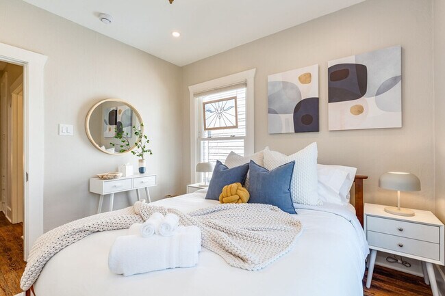 Building Photo - 1706 Warren Ave N