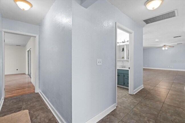 Building Photo - 903 Tomahawk Trail