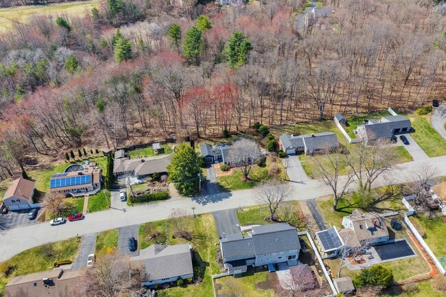 Building Photo - 5 Meadow Ln