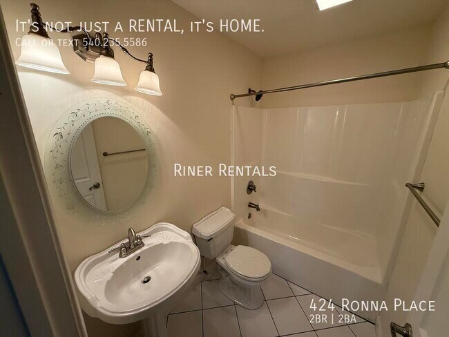 Building Photo - 424 Ronna Pl