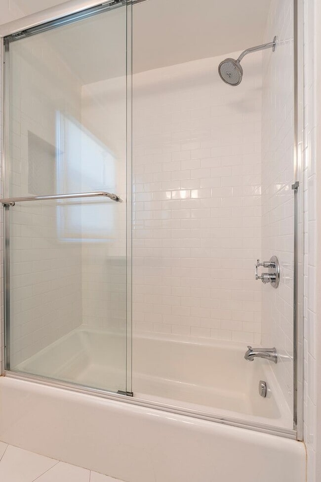 Building Photo - Beautiful Hawthorne Rental In Hollyglen!