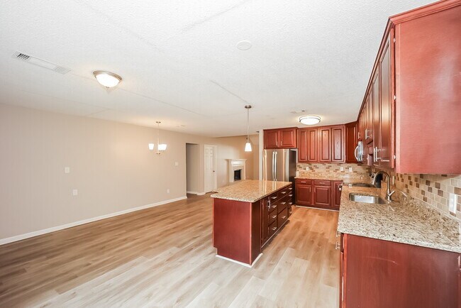 Building Photo - 2061 Poplar Rd