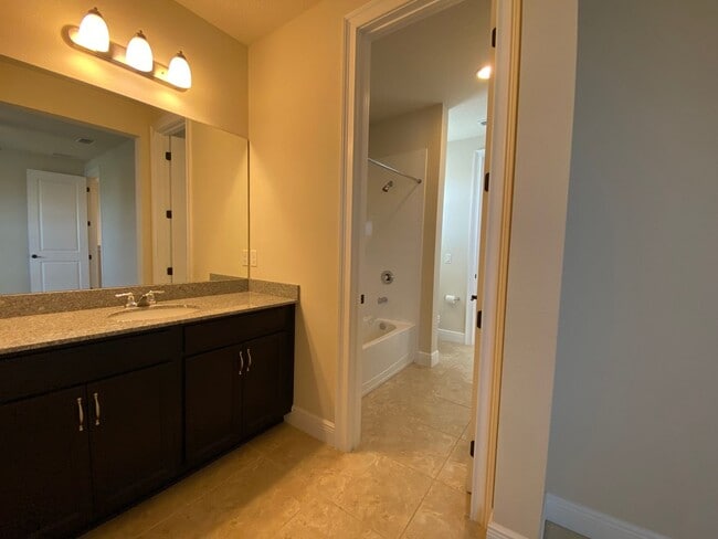 Building Photo - Exquisite 6-Bedroom Estate with Private Po...